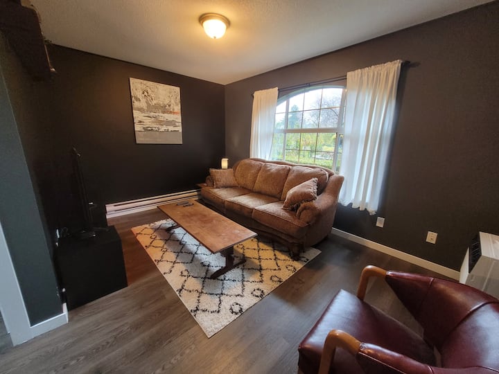 Guest House In Cloverdale W/pool - Surrey, BC