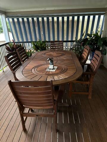 Huge 4 BR 3 Level executive house near transport gallery image 4