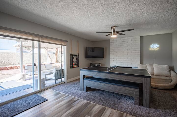 Pool & Spa Oasis with Game Room – Close to STRIP! gallery image 3