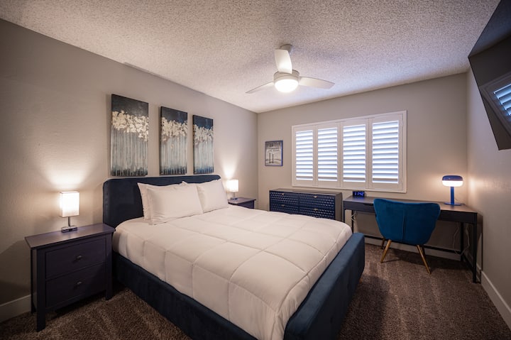 نسمي هذه غرفة نومنا "الزرقاء ":)