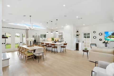 Charming Spacious House w/ Hot Tub