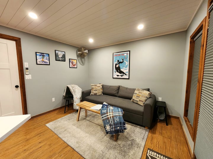 New! Northern Michigan Sleeps 4, Golf, Lakes, Pool - Míchigan
