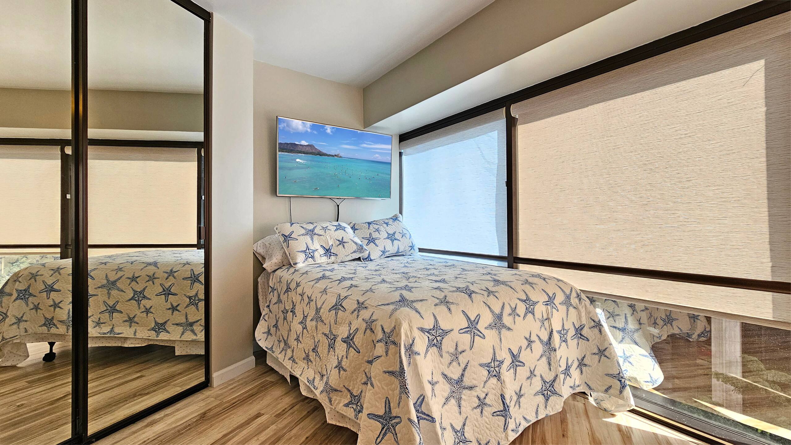 Free Parking, Cozy & Convenient - Image 17