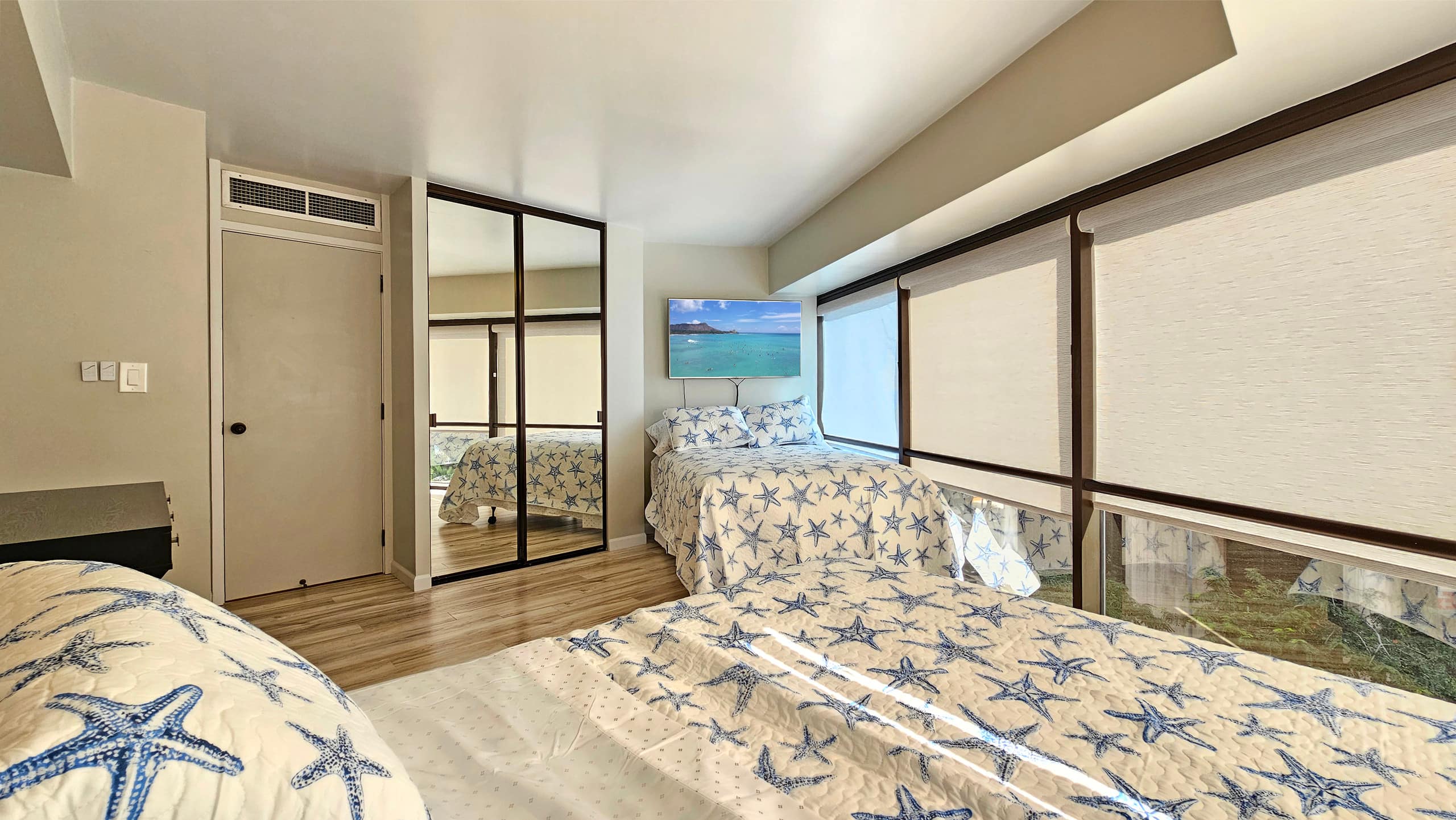 Free Parking, Cozy & Convenient - Image 16