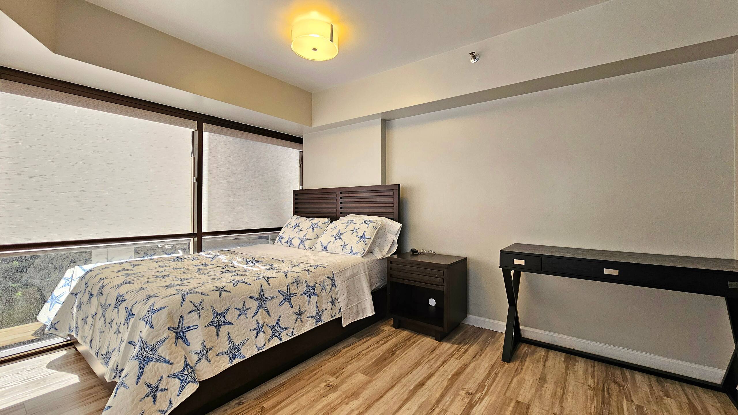 Free Parking, Cozy & Convenient - Image 18