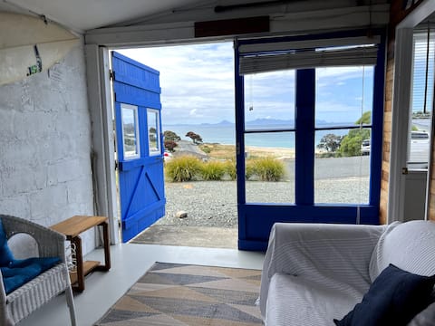 Top Airbnb: The Bach, Langs Beach in Waipū