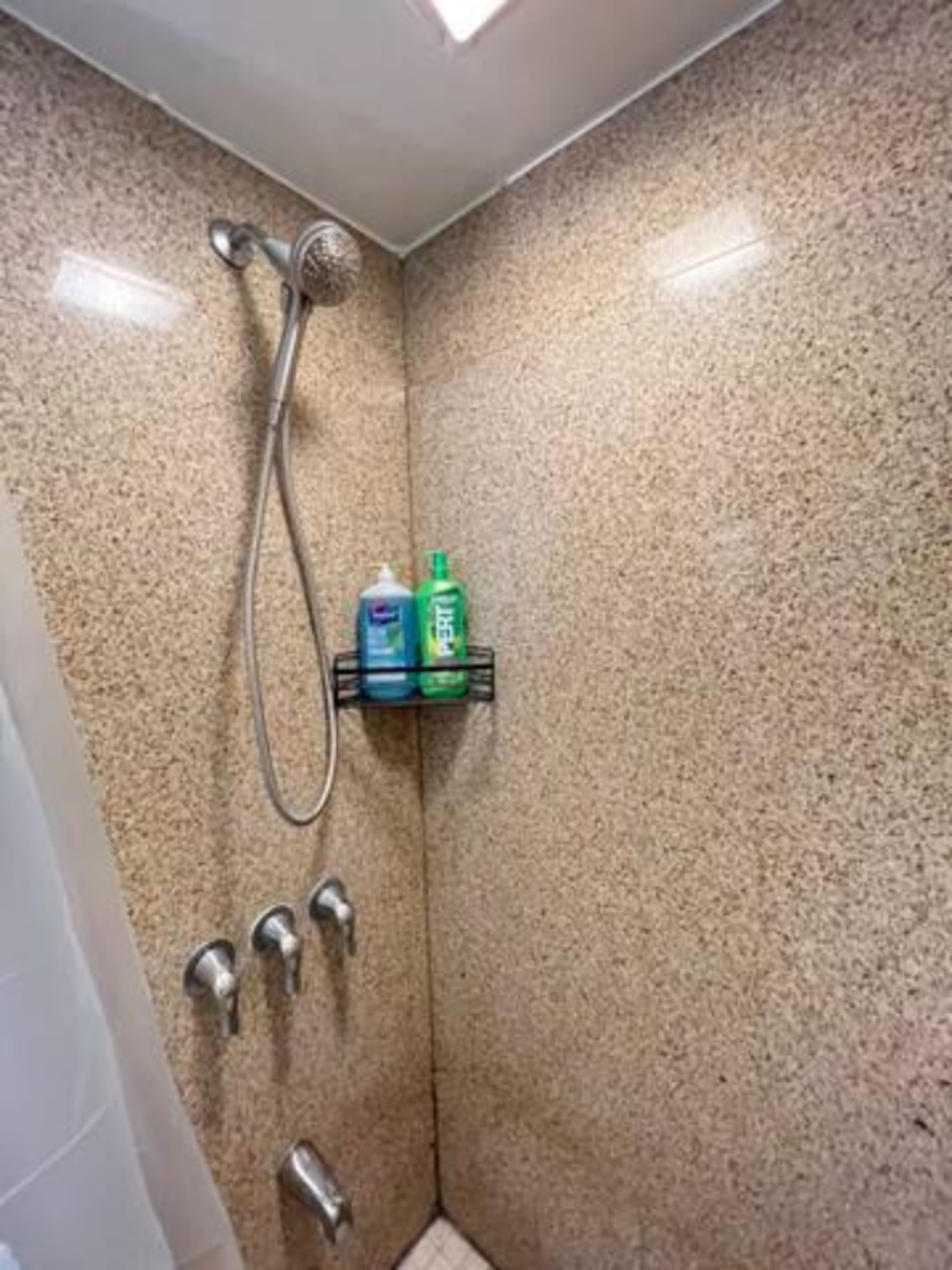 Condo in Honolulu · ★4.71 · 1 bedroom · 2 beds · 1 private bath - Image 33