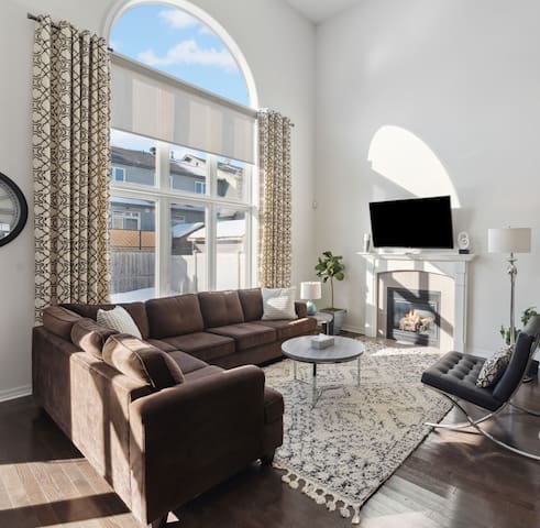 Single House: Downtown 17 min. Airport 7, Shops 2