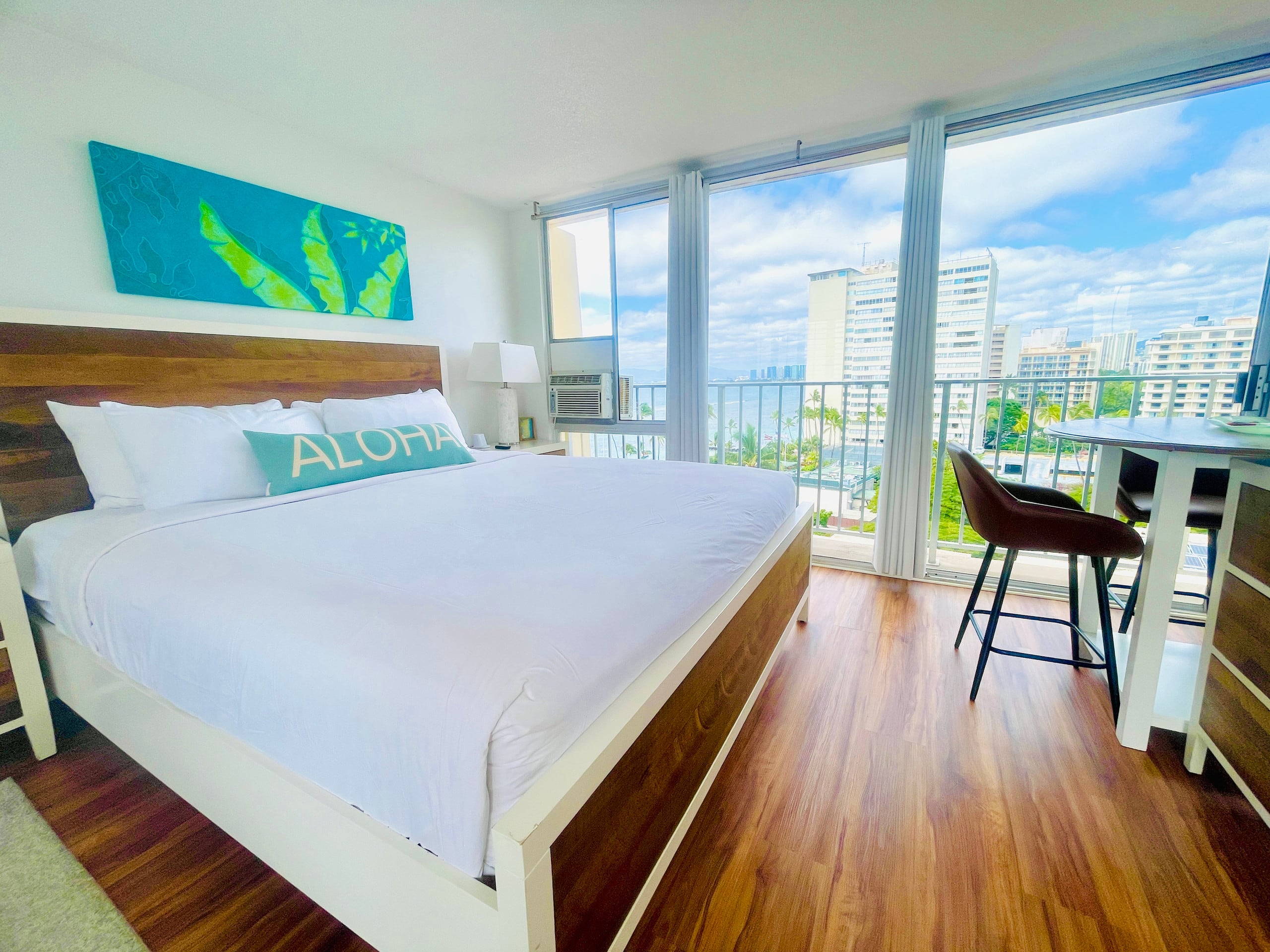 Condo in Honolulu · ★4.91 · Studio · 1 bed - Image 5