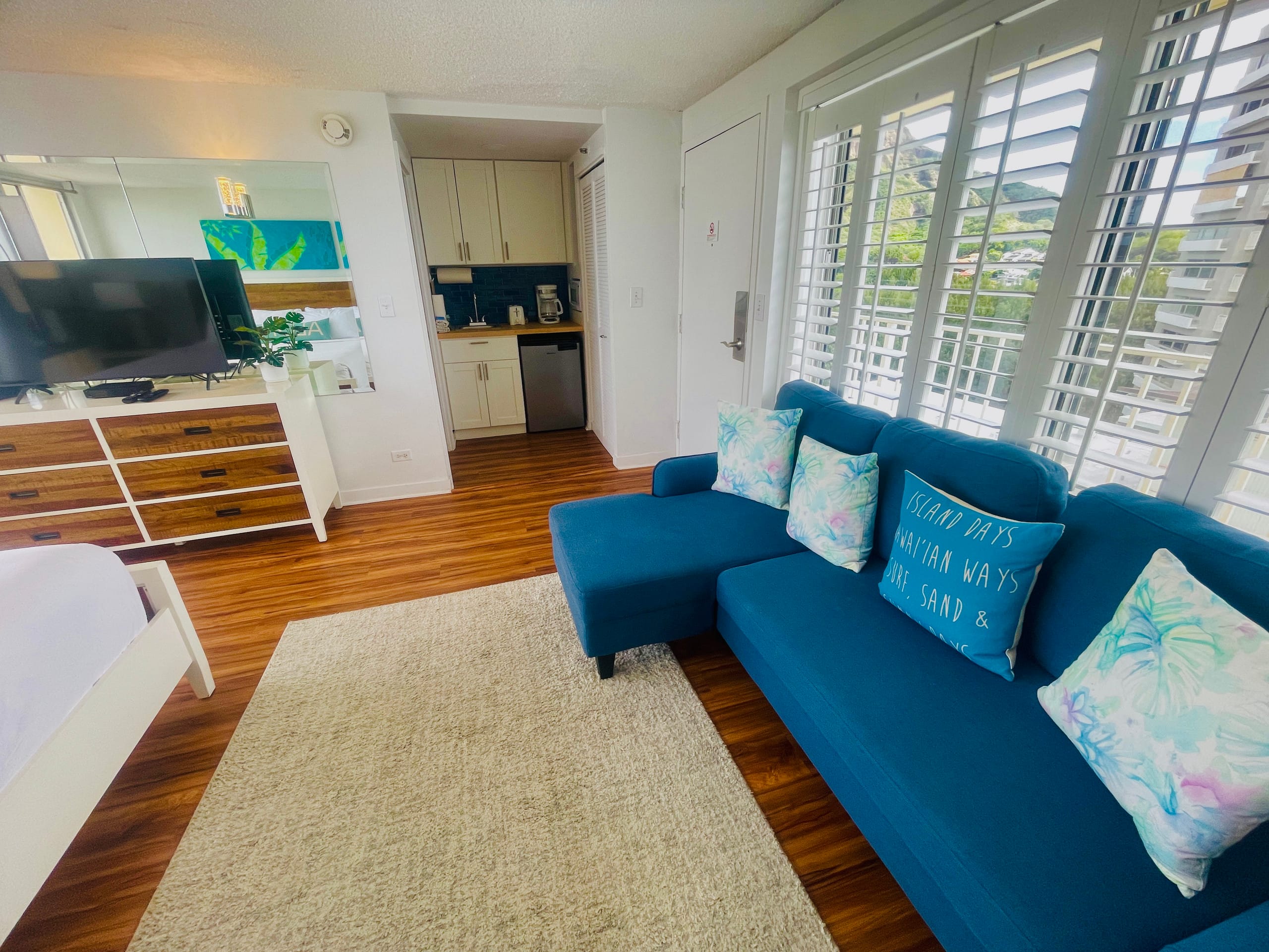 Condo in Honolulu · ★4.91 · Studio · 1 bed - Image 1