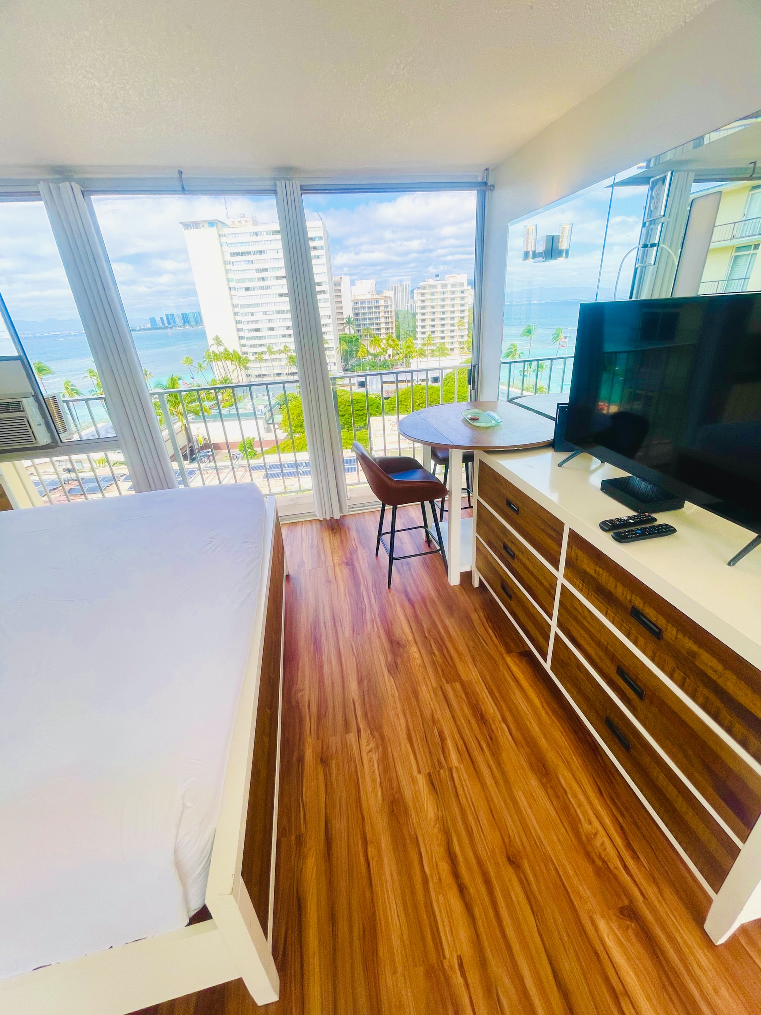 Condo in Honolulu · ★4.91 · Studio · 1 bed - Image 24