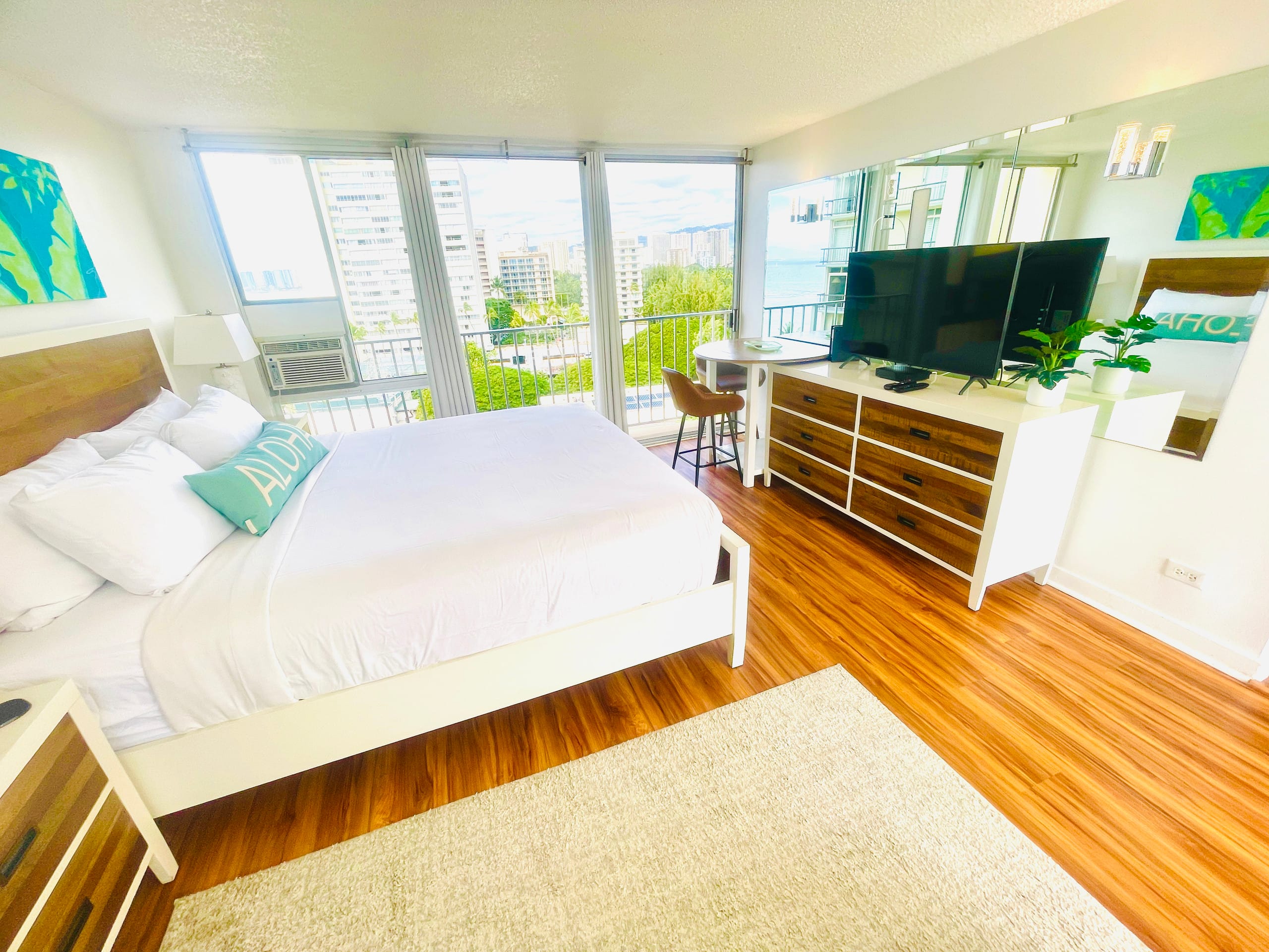 Condo in Honolulu · ★4.91 · Studio · 1 bed - Image 14