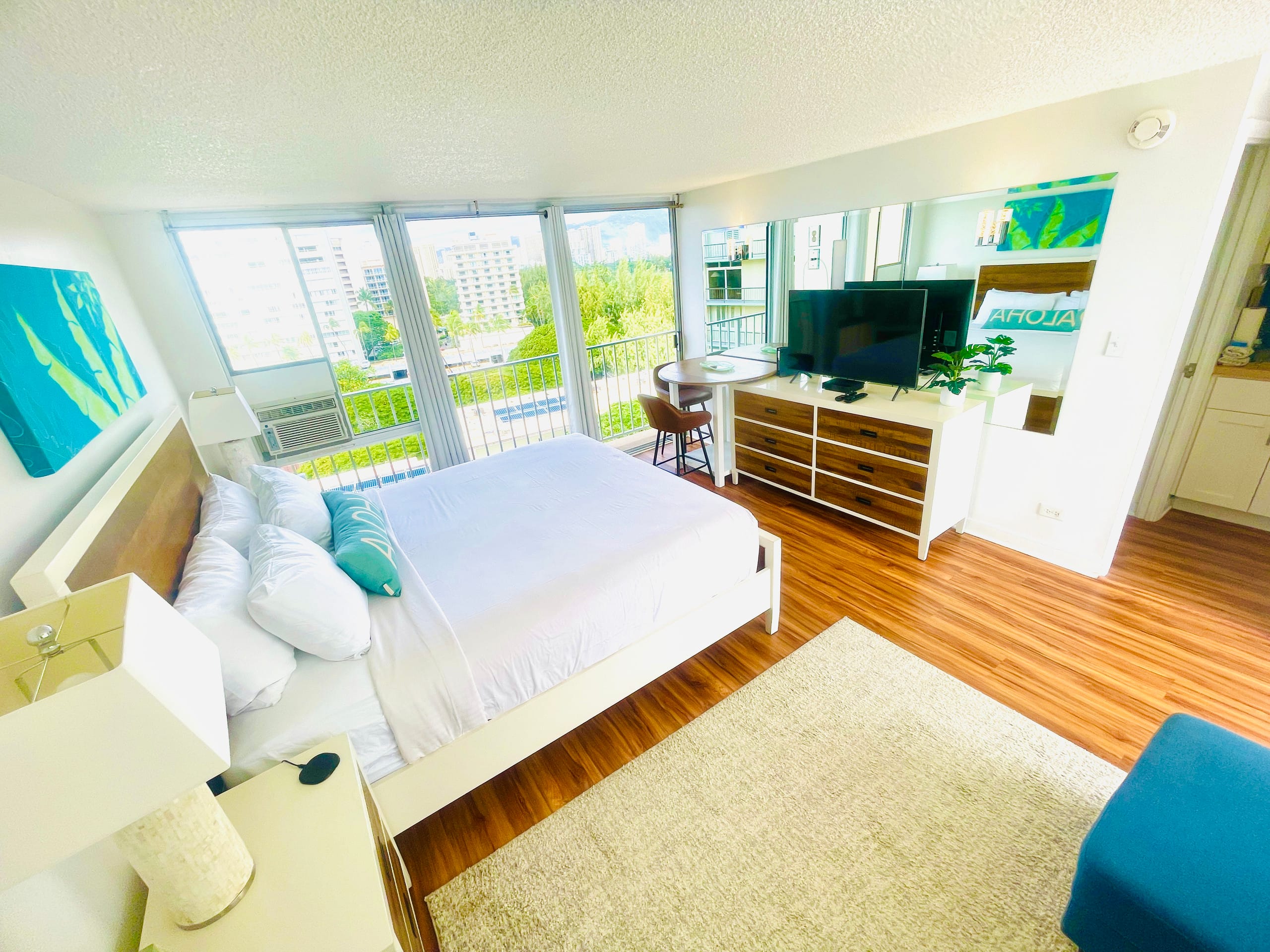 Condo in Honolulu · ★4.91 · Studio · 1 bed - Image 15