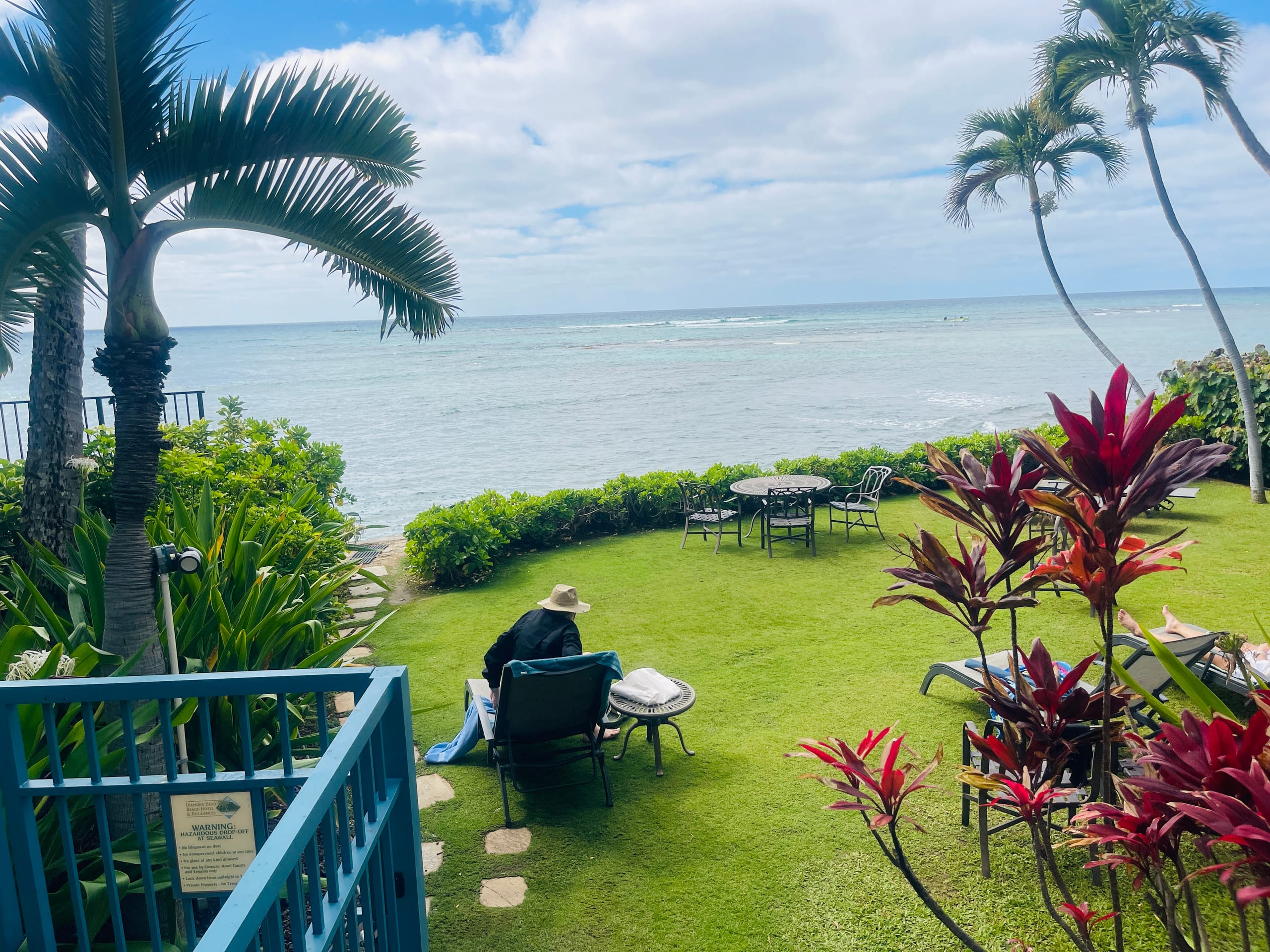 Condo in Honolulu · ★4.91 · Studio · 1 bed - Image 18