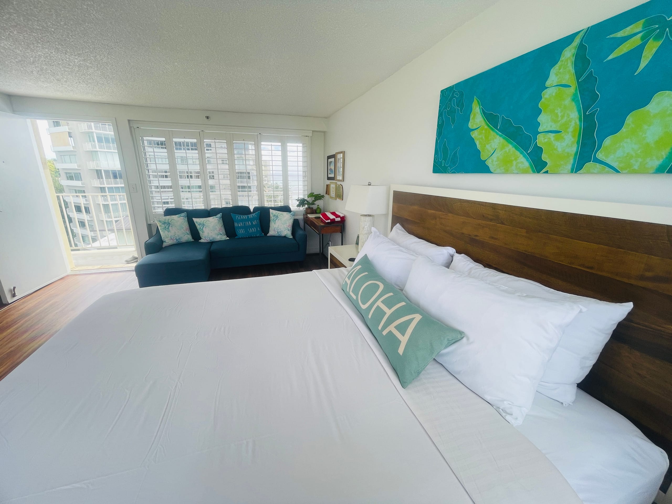 Condo in Honolulu · ★4.91 · Studio · 1 bed - Image 12