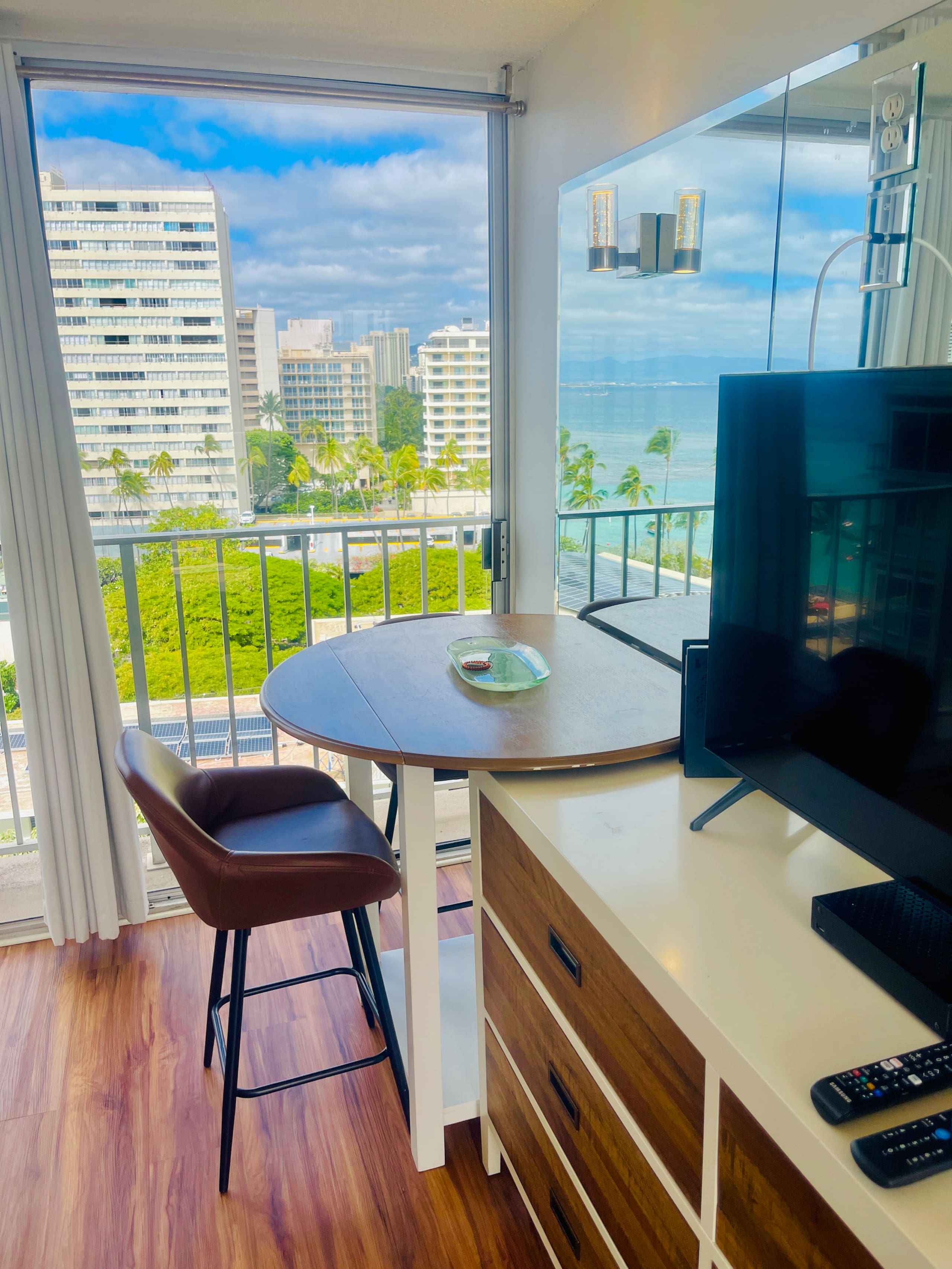 Condo in Honolulu · ★4.91 · Studio · 1 bed - Image 4