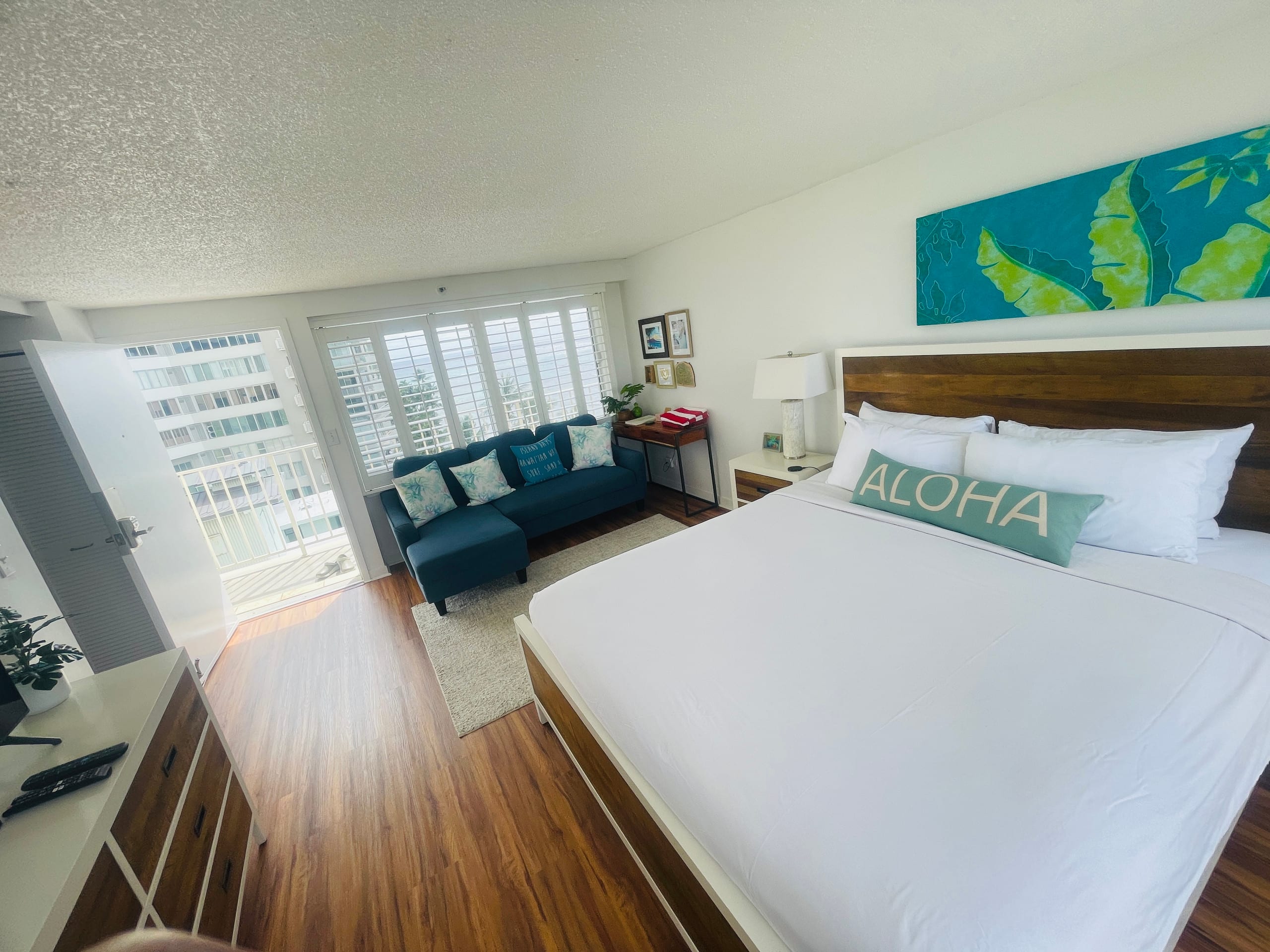 Condo in Honolulu · ★4.91 · Studio · 1 bed - Image 13