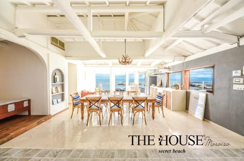 Nature! A villa with breathtaking views. Beach and lighthouse made of Mt. Fuji and seashells.