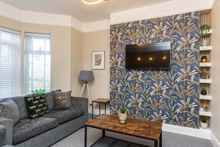 Seafront Apartment Sleeps 7 - Gateway To The Lakes - Morecambe