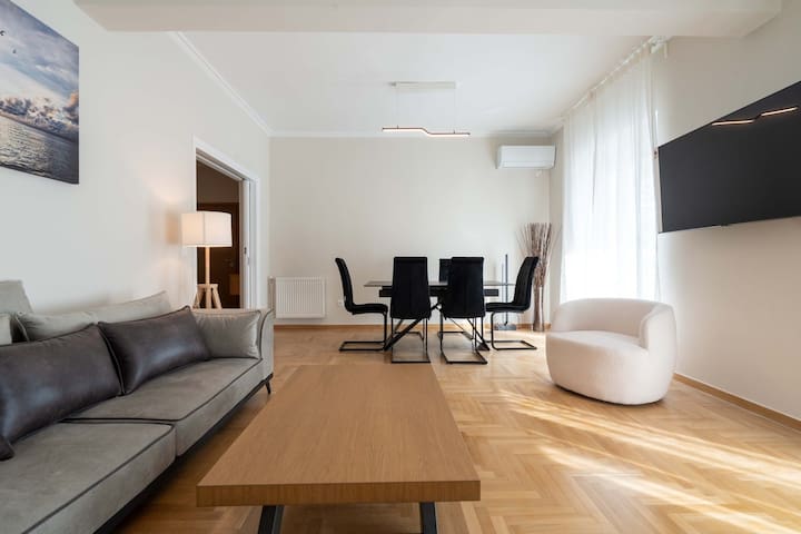 Corner Penthouse in Acropolis