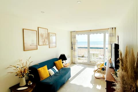 Popular Airbnb listing: Beautiful 50 m² apartment with sea view and balcony in Saint Jean De Monts