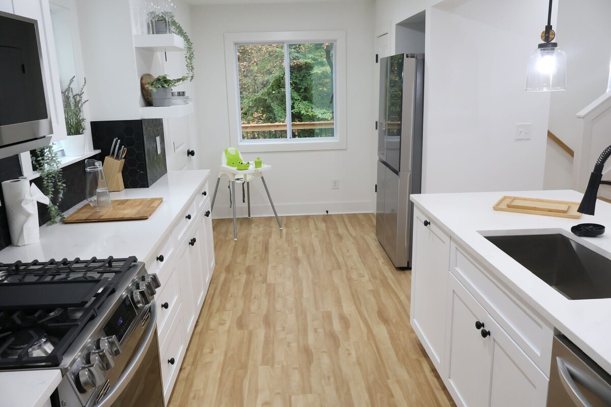 Modern & Spacious 3BR, 3BA | Lanier Living