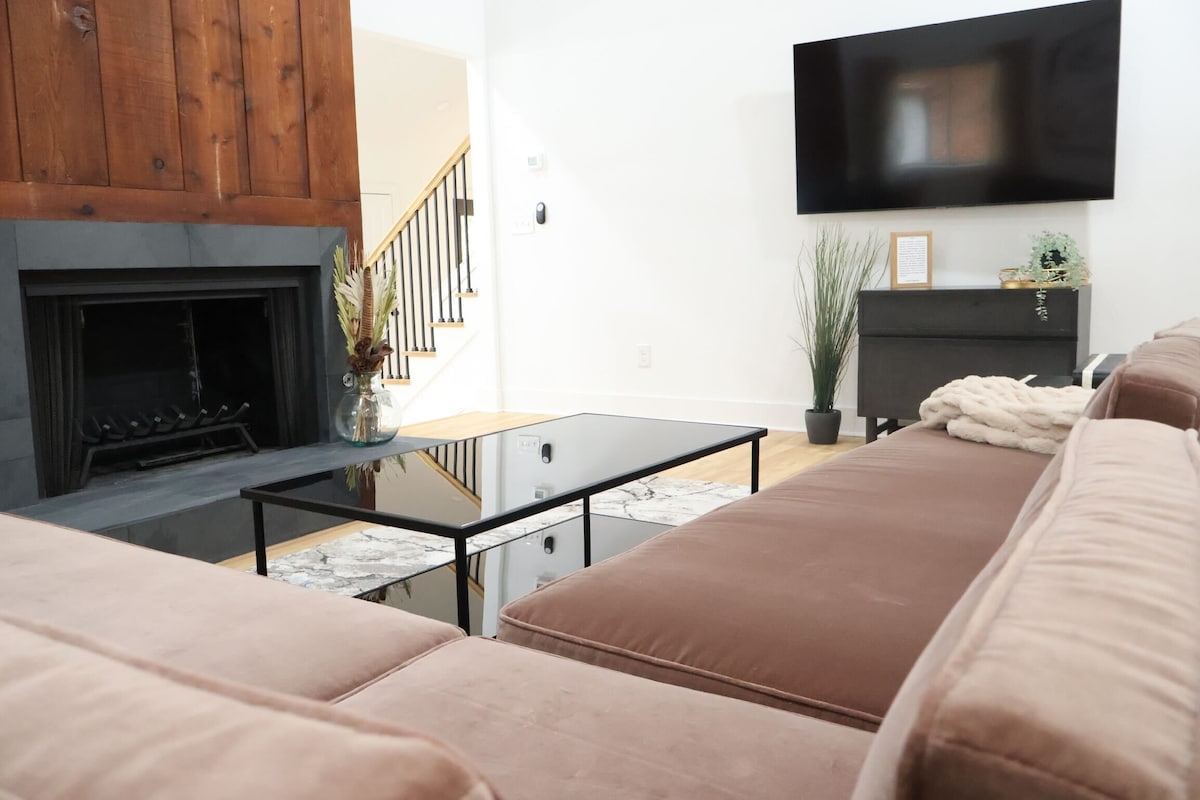 Modern & Spacious 3BR, 3BA | Lanier Living