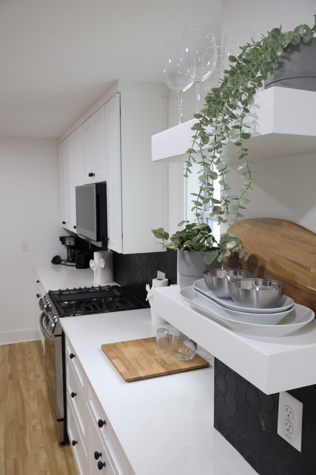 Modern & Spacious 3BR, 3BA | Lanier Living