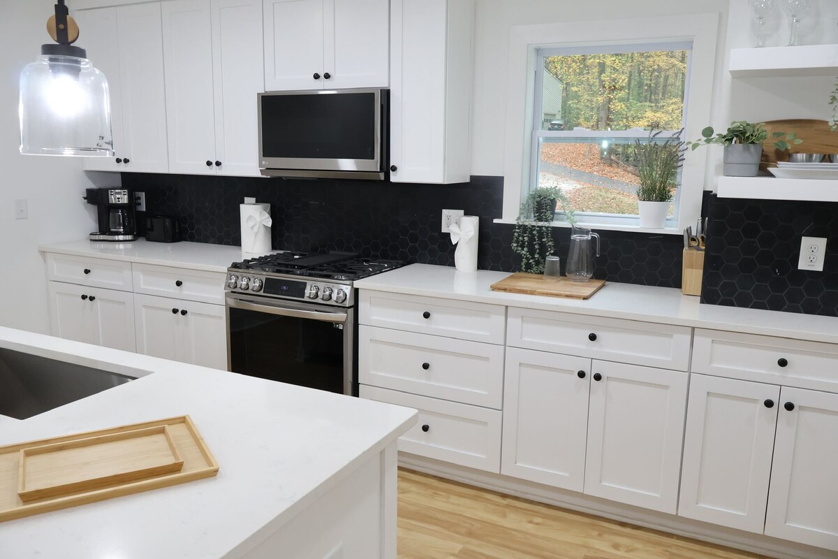 Modern & Spacious 3BR, 3BA | Lanier Living