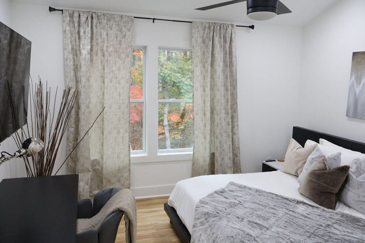 Modern & Spacious 3BR, 3BA | Lanier Living