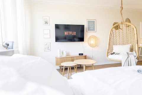 WOB Downtown • Sleeps 5 • Parking • Bright
