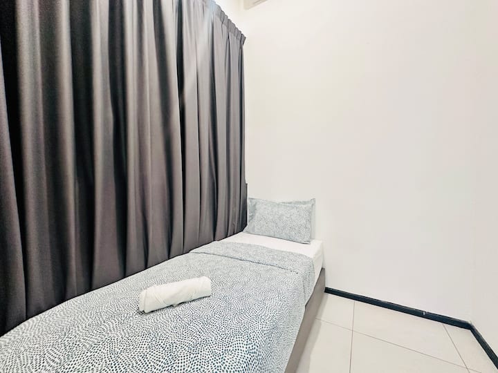 Მესამე საძინებელი: 1 ერთადგილიანი საწოლი
