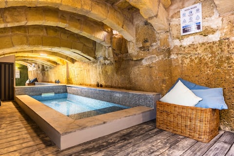 Heated Pool, Fireplace & Games - Perfect Retreat