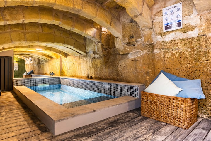 Heated Pool, Fireplace & Games - Perfect Retreat - Malta