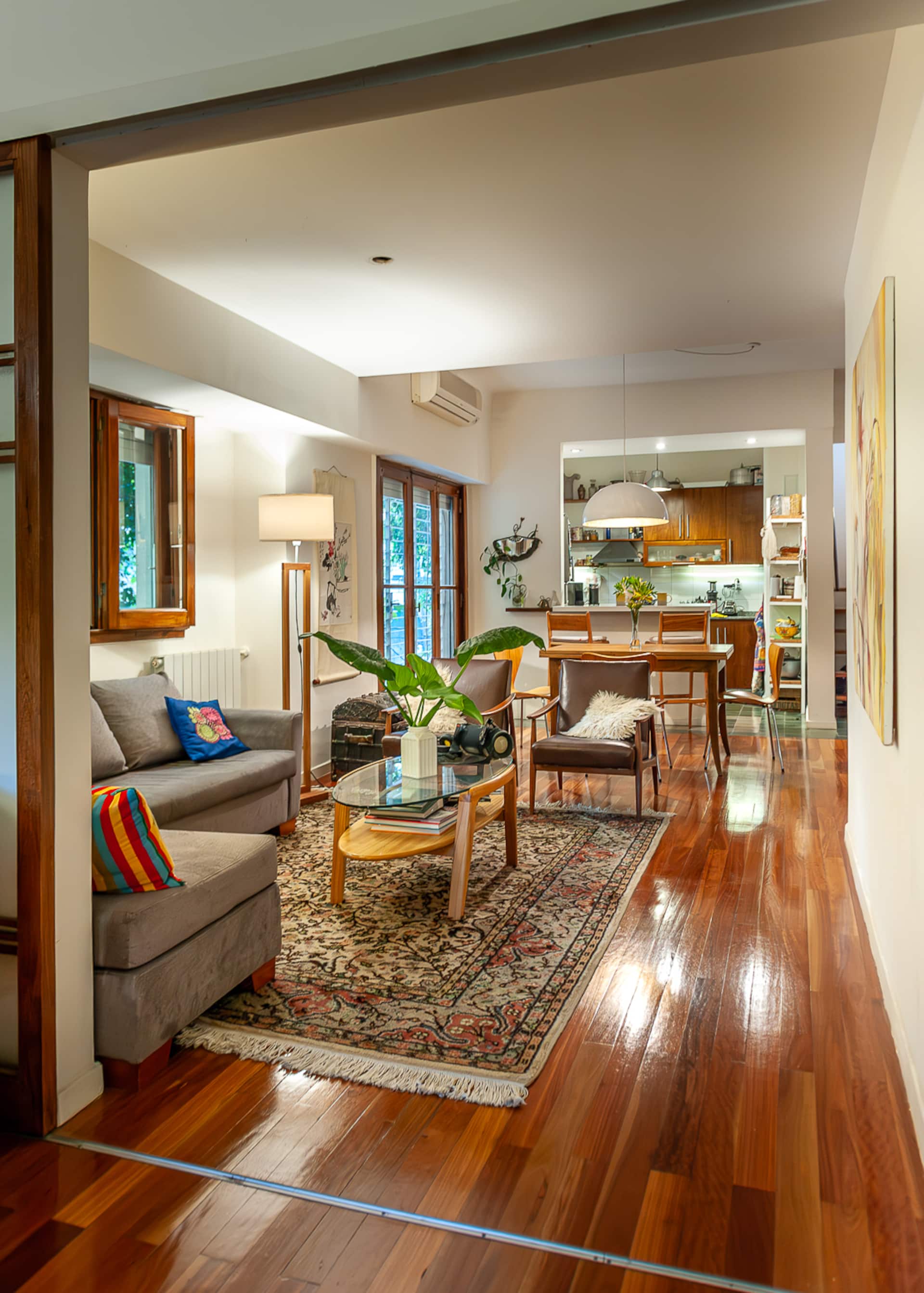 Four-bedroom corner apartment in Belgrano R