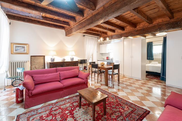 Casa Di Mezzo Nel Cuore Di Salò - Salò
