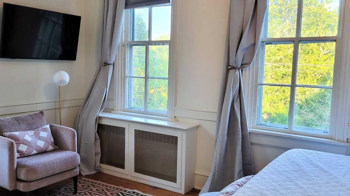 Pinetown Bridge BNB - Conestoga Riverview King Bed - Bed and breakfasts for  Rent in Manheim Township, Pennsylvania, United States - Airbnb