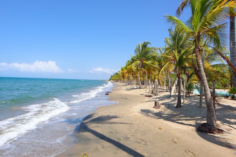 Top performing Airbnb: Beautiful Oceanfront Cabin 5 Rooms 16 People in Tolú