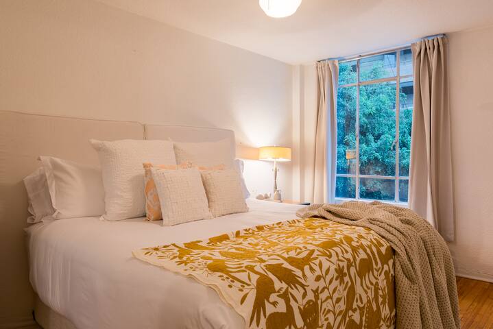 Located – Design & Comfort Fully equipped gallery image 5