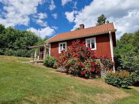 Successful Airbnb property: Röda stugan - A stone's throw from the sea in Stenungsund