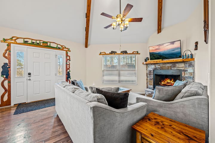 Cozy 2br! 5 Mins To Gatlinburg* Hot Tub+comm Pool - Gatlinburg, TN