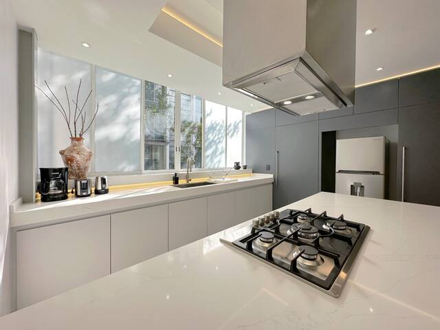 Grand 3bed/3bath Loft with Balcony in Roma Norte gallery image 4