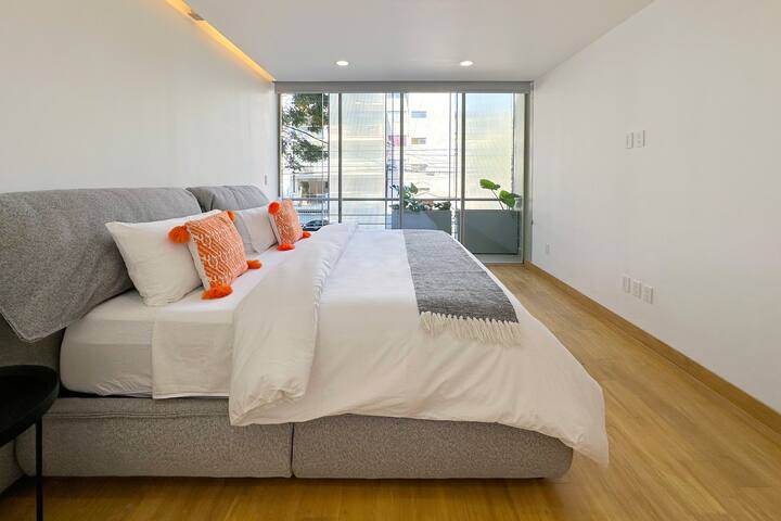Grand 3bed/3bath Loft with Balcony in Roma Norte gallery image 3