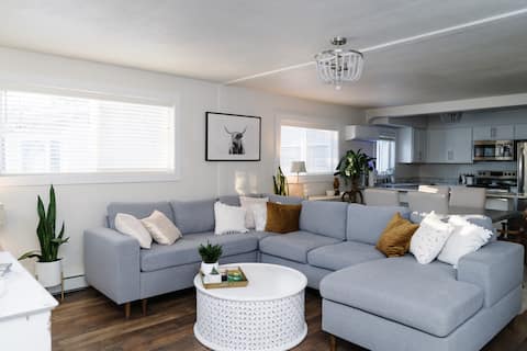 Successful Airbnb property: Updated Cody home close to downtown - Sleeps 5! in Cody