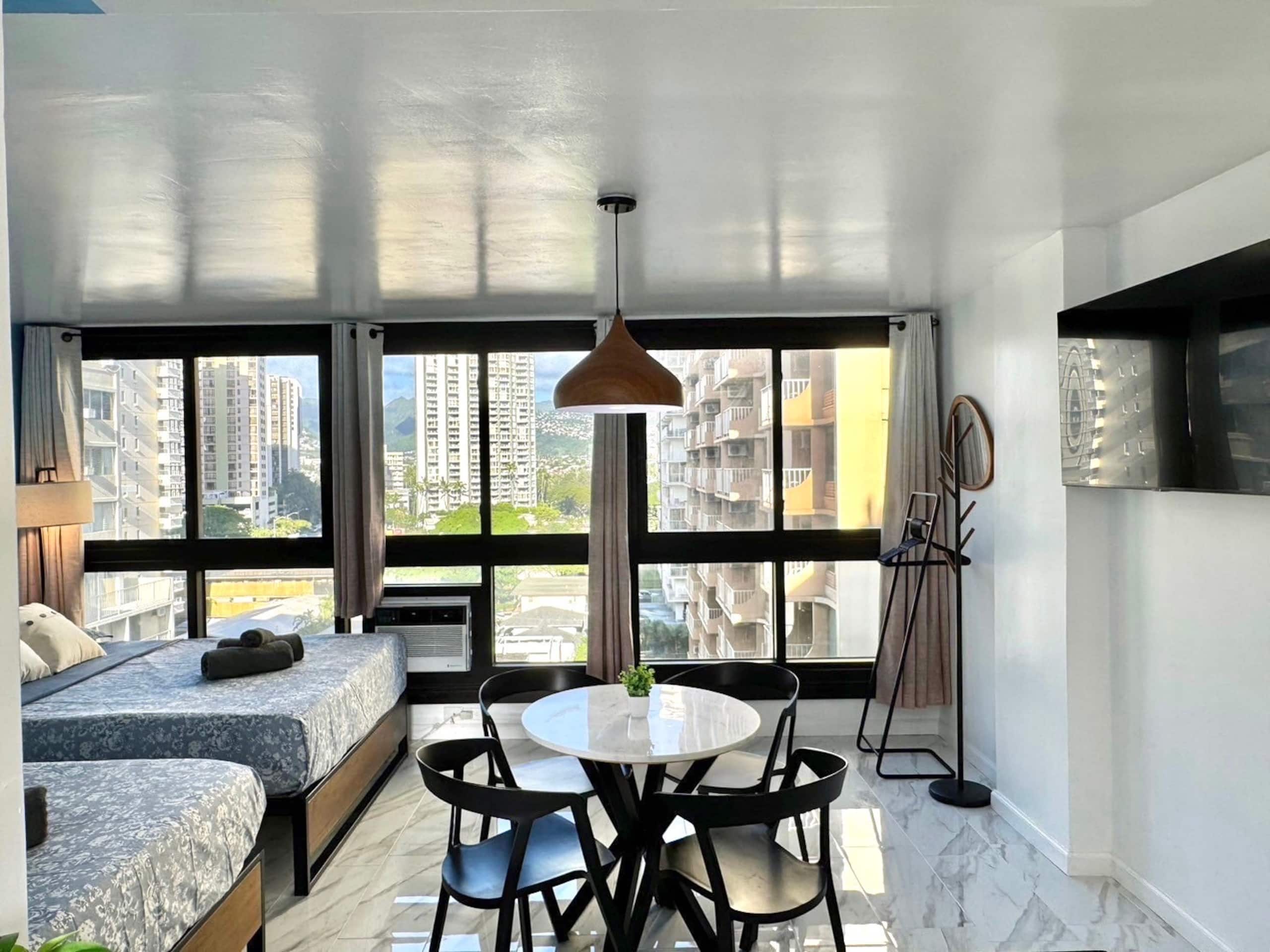 Condo in Honolulu · ★4.63 · Studio · 2 beds · 1 private bath - Image 14
