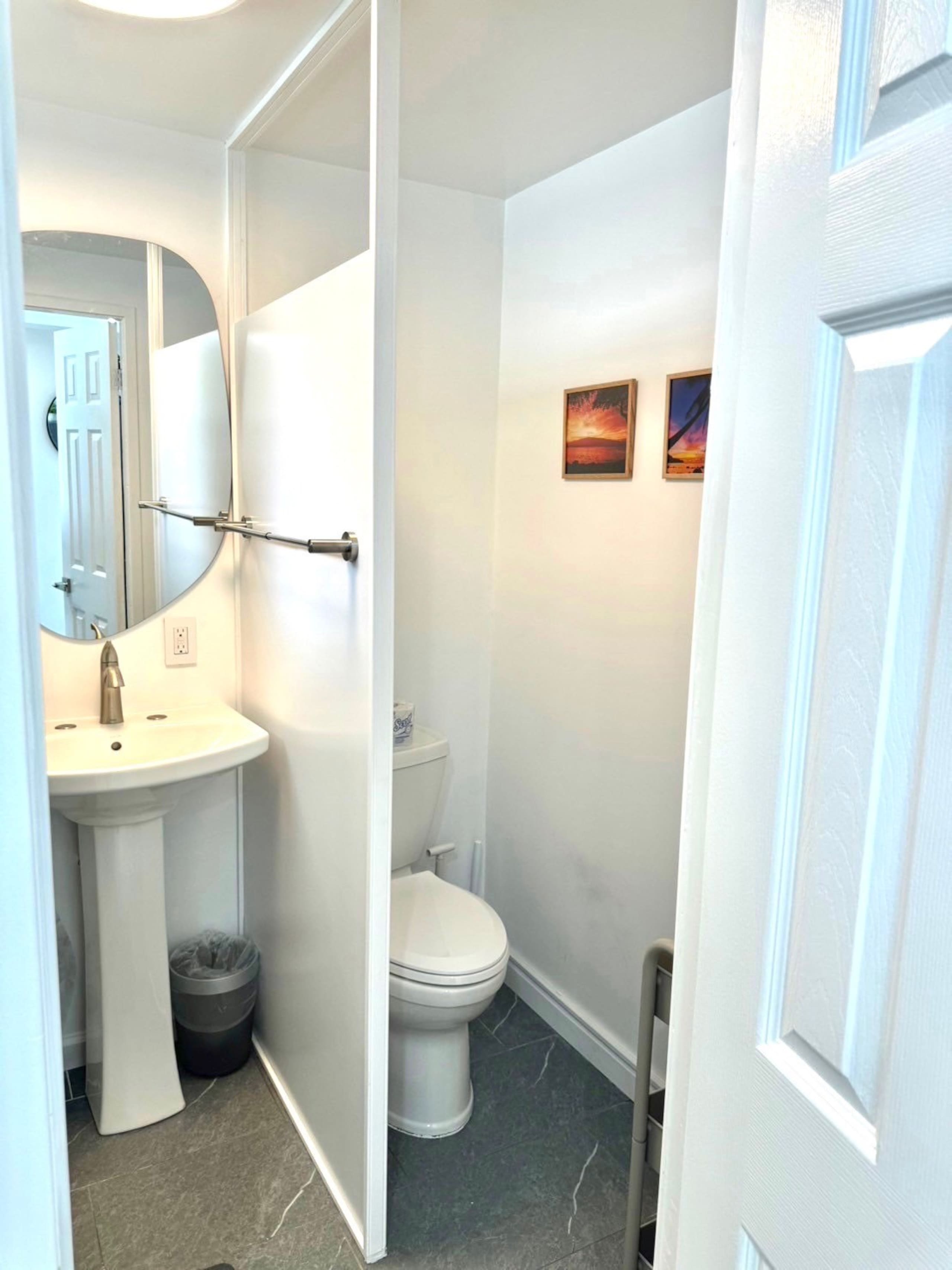 Condo in Honolulu · ★4.69 · Studio · 2 beds · 1 shared bath - Image 15
