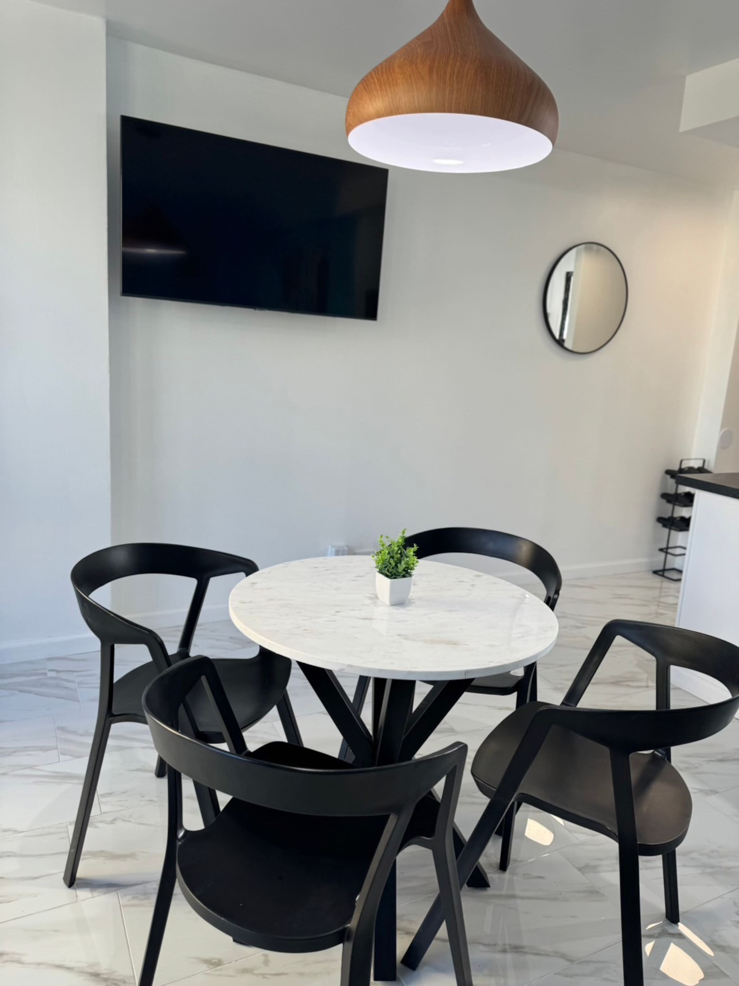 Condo in Honolulu · ★4.69 · Studio · 2 beds · 1 shared bath - Image 11