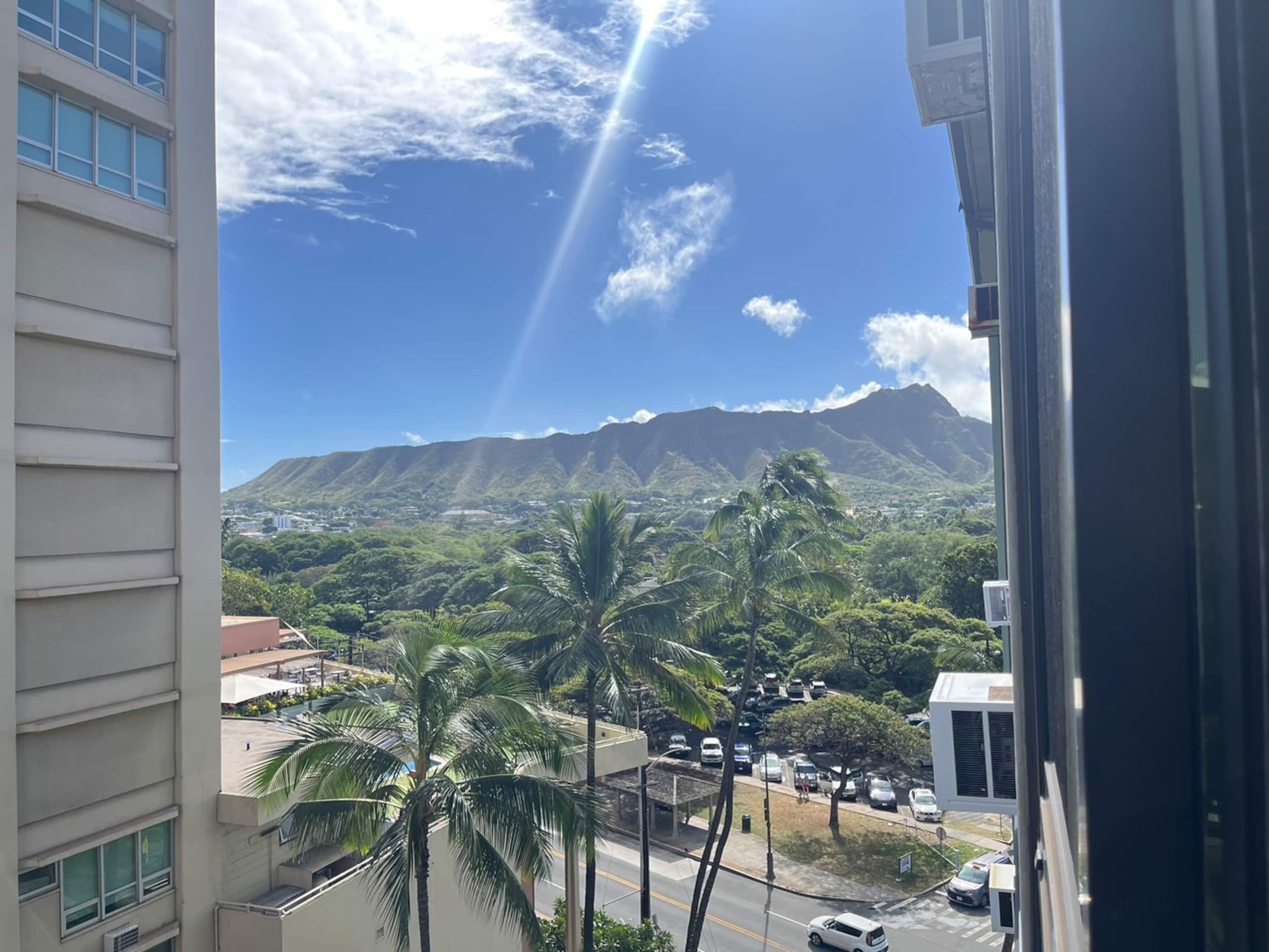 Condo in Honolulu · ★4.69 · Studio · 2 beds · 1 shared bath - Image 37