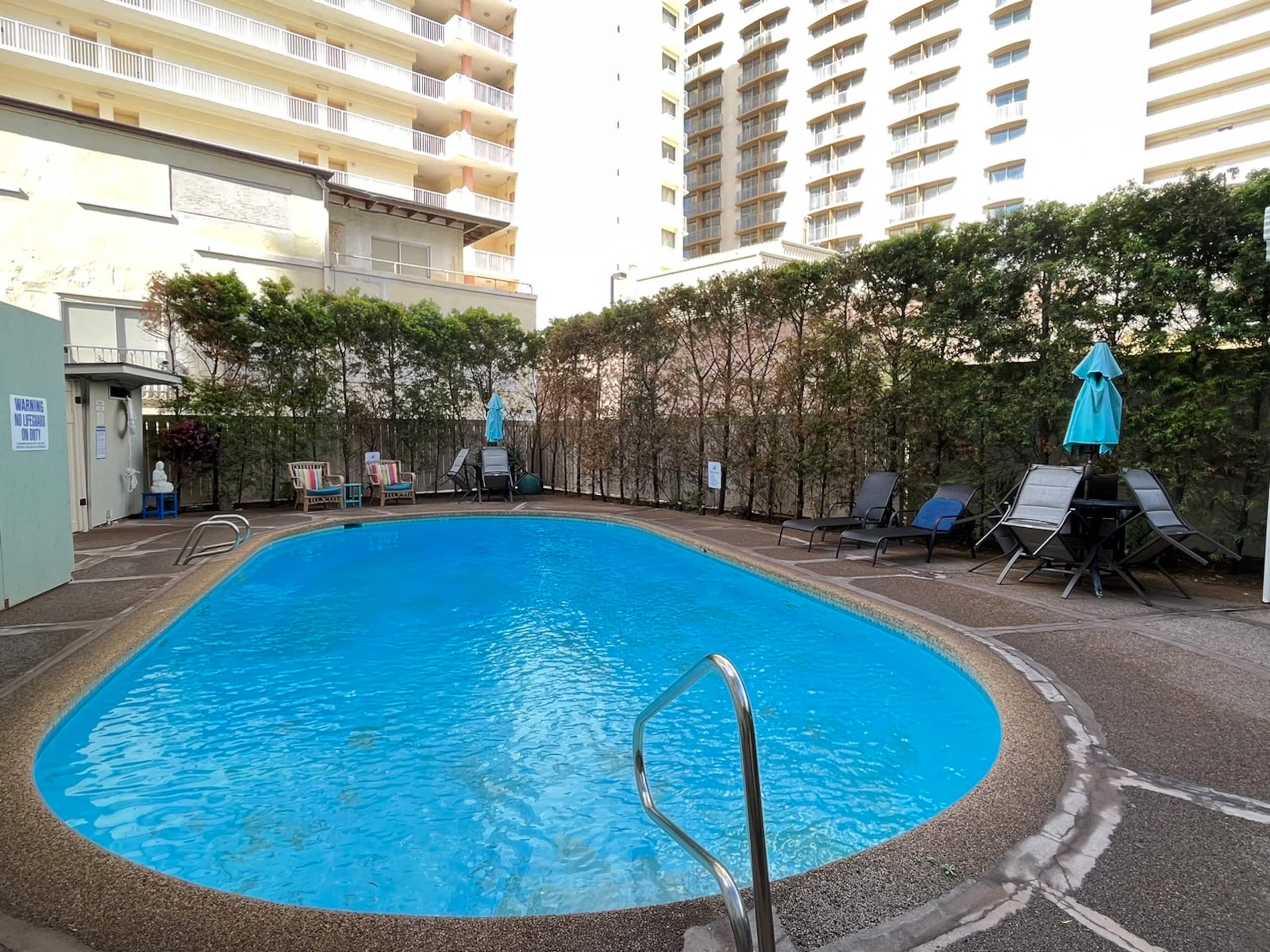 Condo in Honolulu · ★4.69 · Studio · 2 beds · 1 shared bath - Image 20