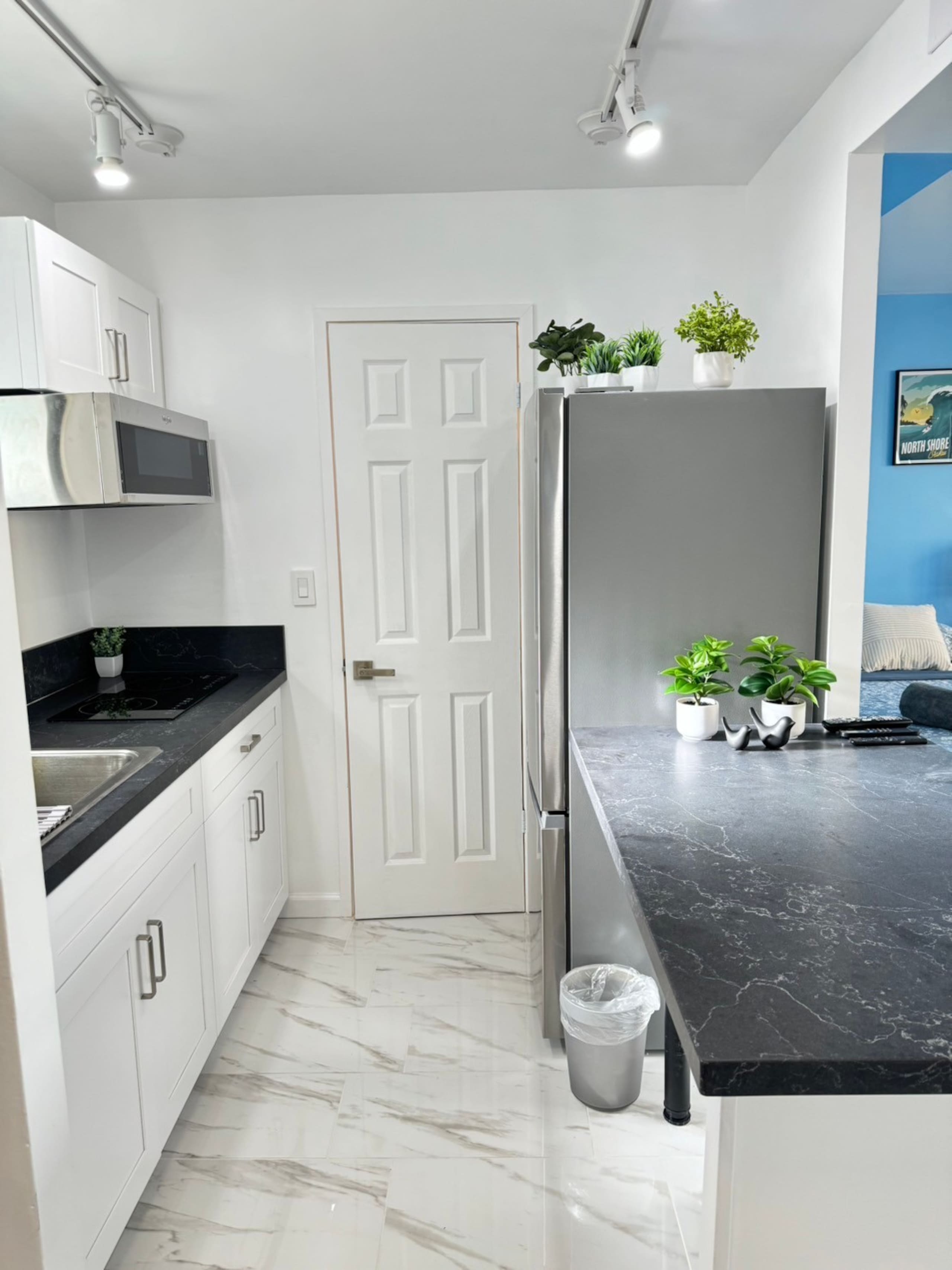 Condo in Honolulu · ★4.69 · Studio · 2 beds · 1 shared bath - Image 3